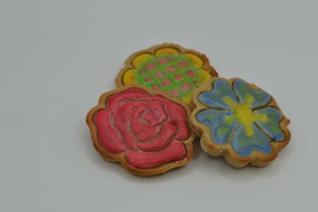Galleta Decorada Flor y Mariposa. Galleta crujiente con el encanto del Jardín Encantado